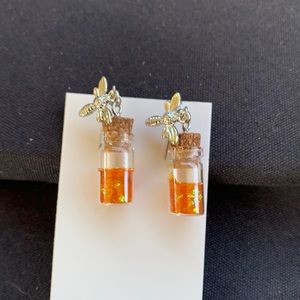NWOT  Honey Jar With Bee Earrings